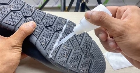 Как заклеить дырку в подошве обуви в домашних условиях